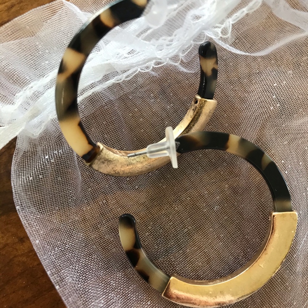 Cream Tortoise Hoop - Picture 5 of 5